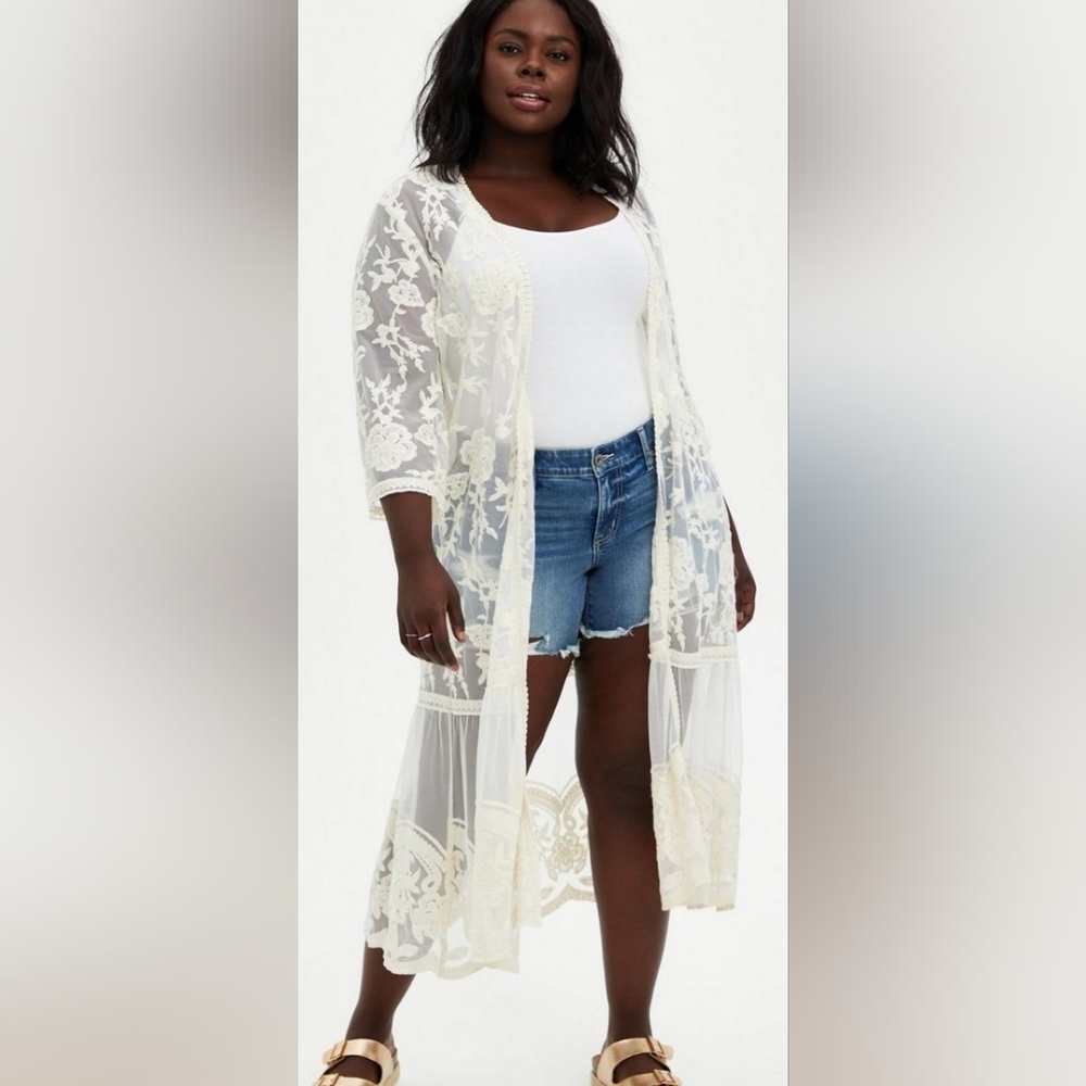 Torrid Size 4 Mesh Embroidered Kimono